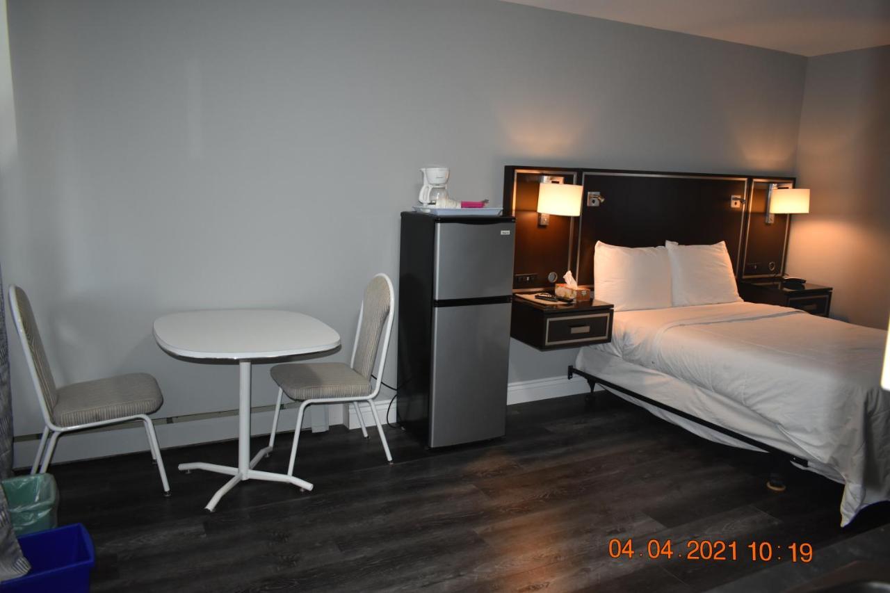 Time Travellers Motel Petawawa Ngoại thất bức ảnh