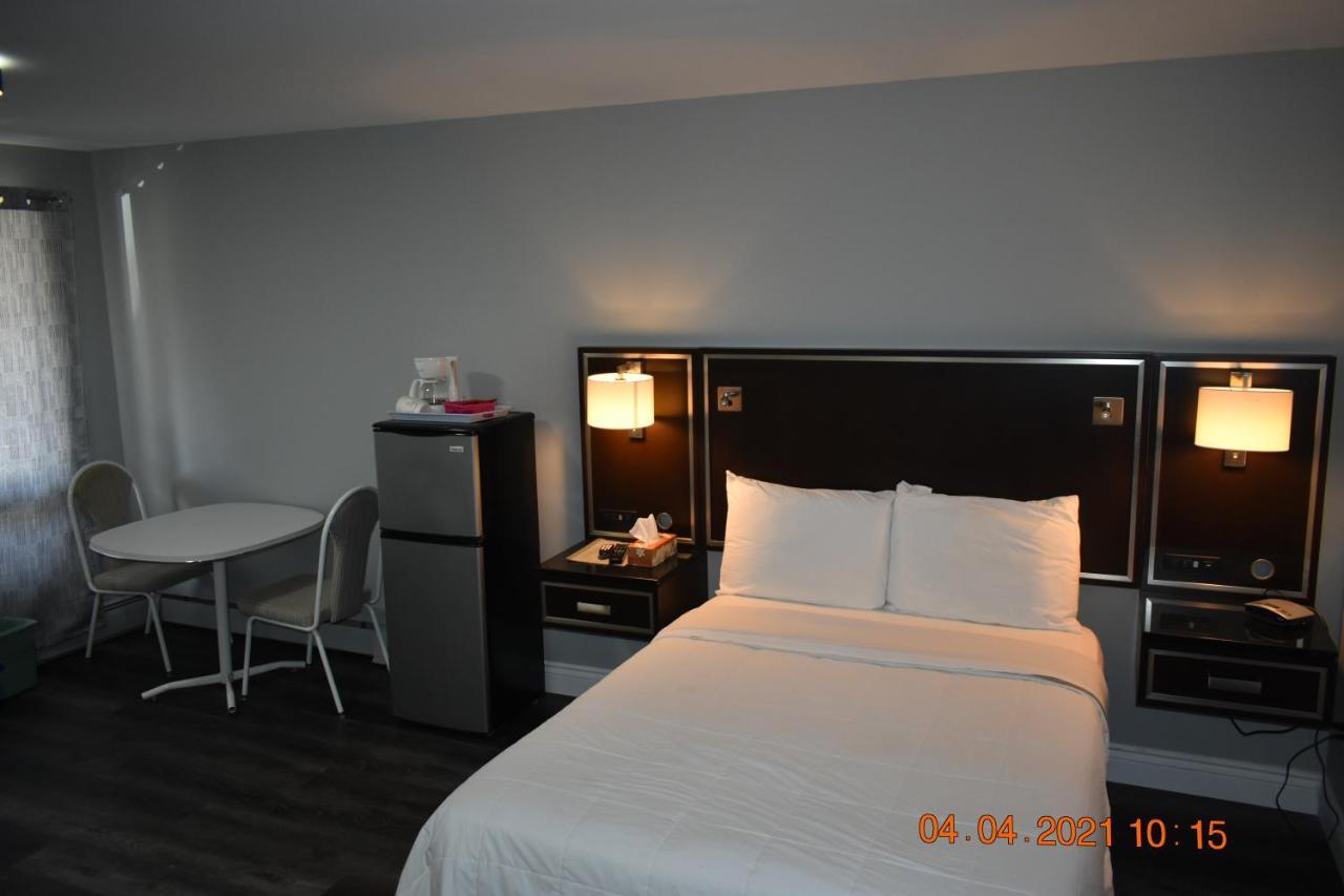 Time Travellers Motel Petawawa Ngoại thất bức ảnh