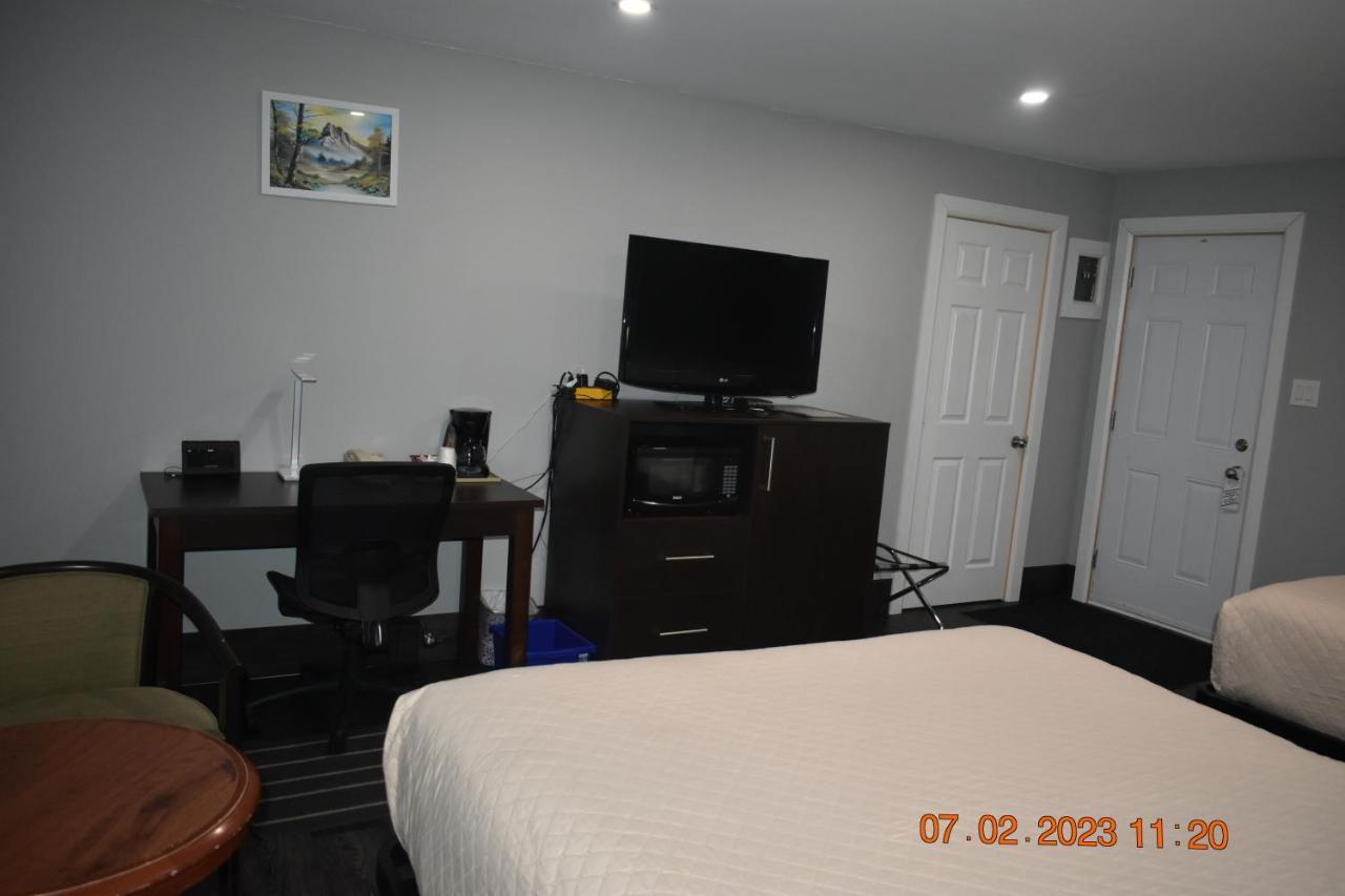 Time Travellers Motel Petawawa Ngoại thất bức ảnh