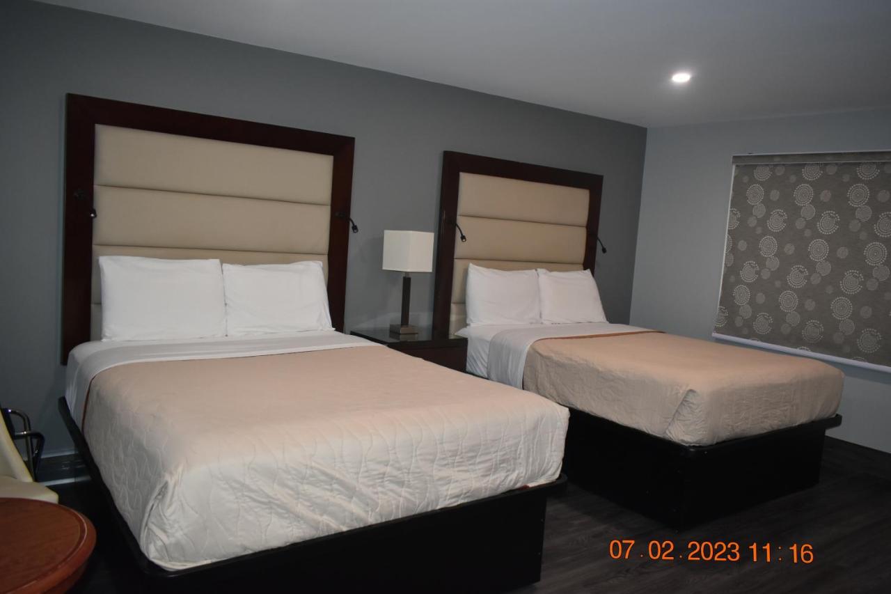 Time Travellers Motel Petawawa Ngoại thất bức ảnh