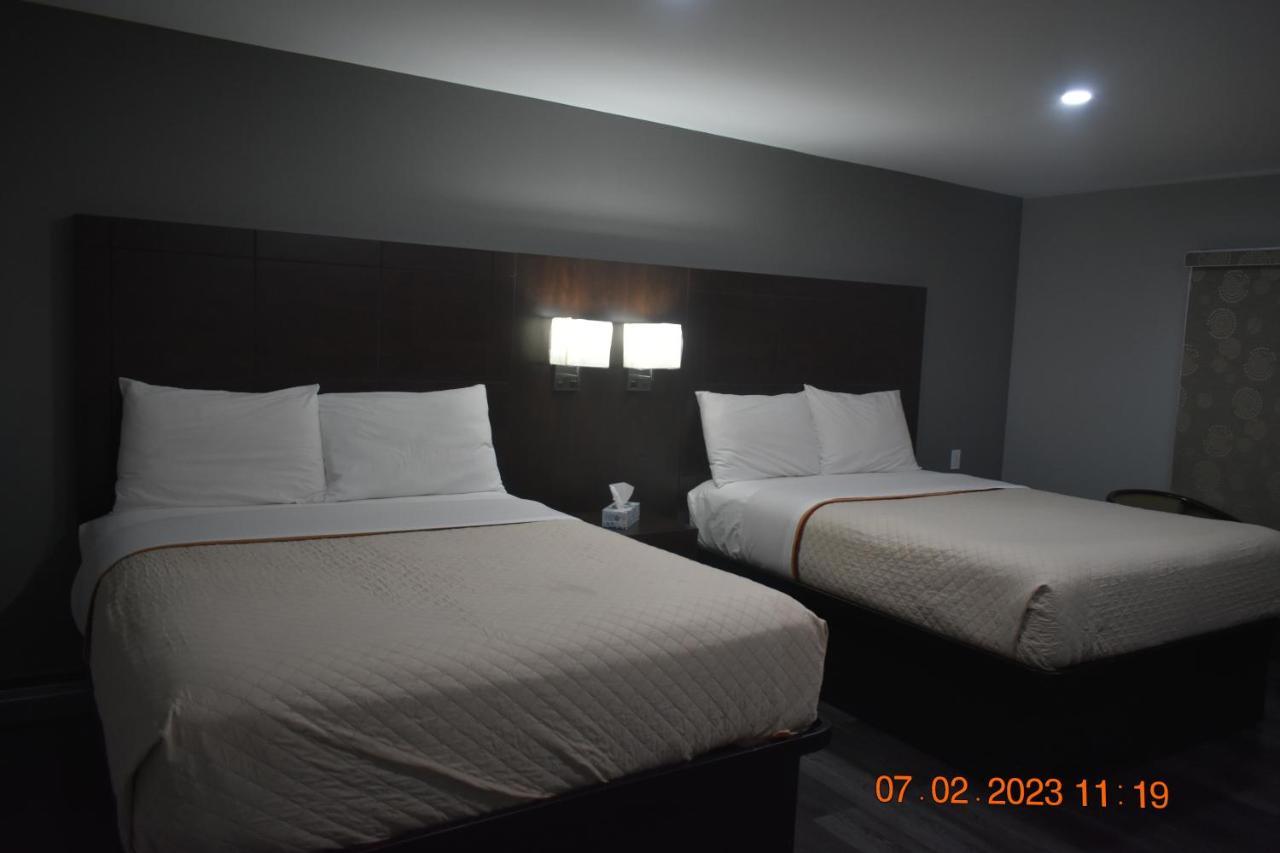Time Travellers Motel Petawawa Ngoại thất bức ảnh
