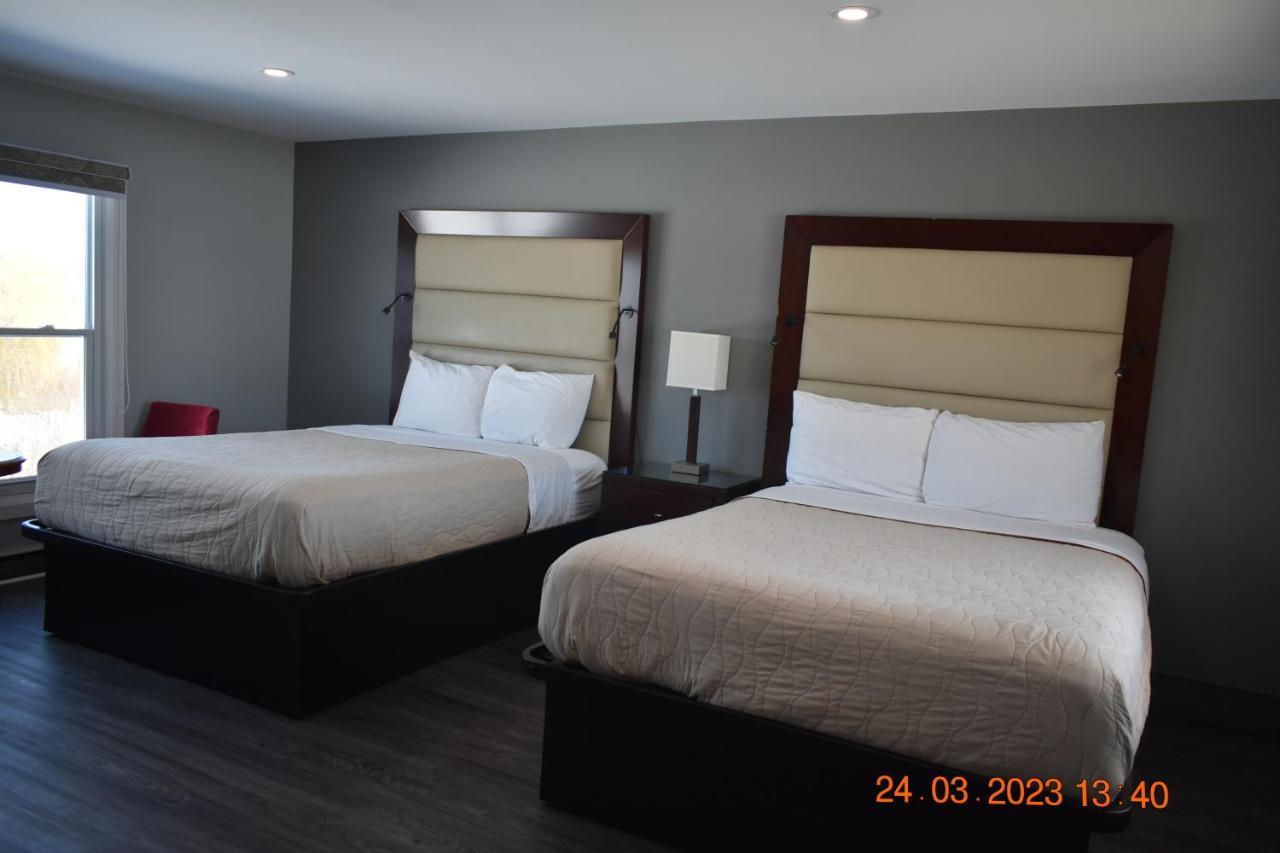 Time Travellers Motel Petawawa Ngoại thất bức ảnh