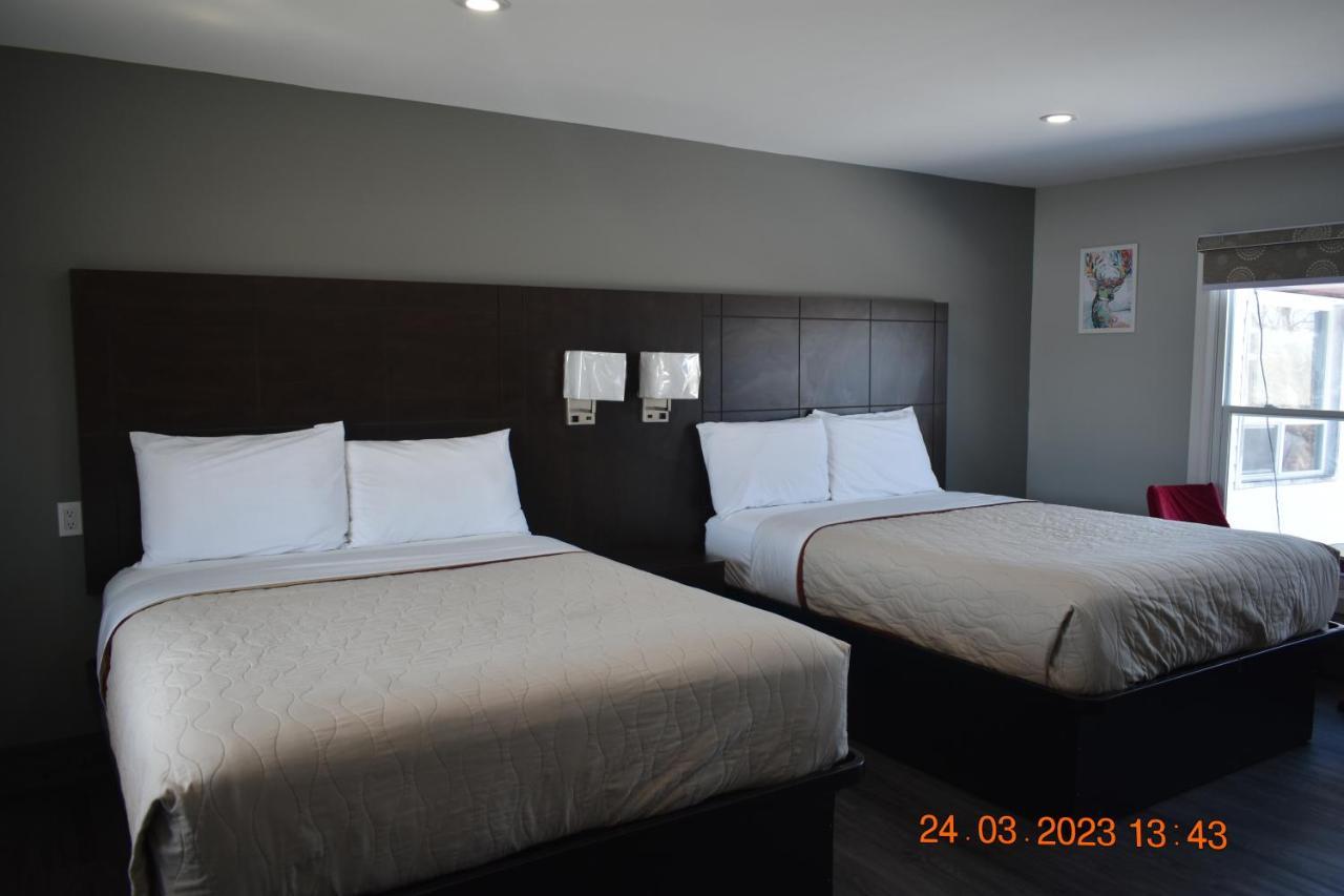 Time Travellers Motel Petawawa Ngoại thất bức ảnh