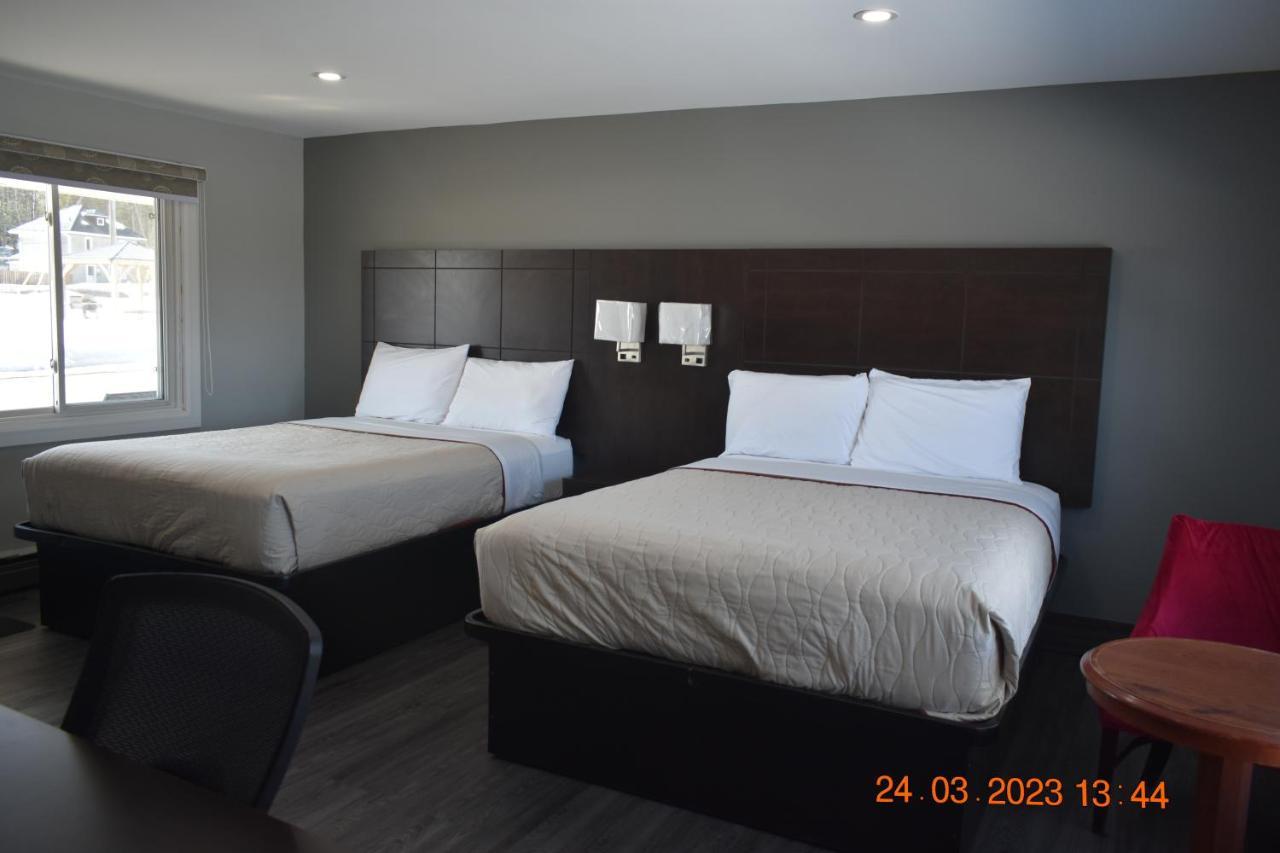 Time Travellers Motel Petawawa Ngoại thất bức ảnh