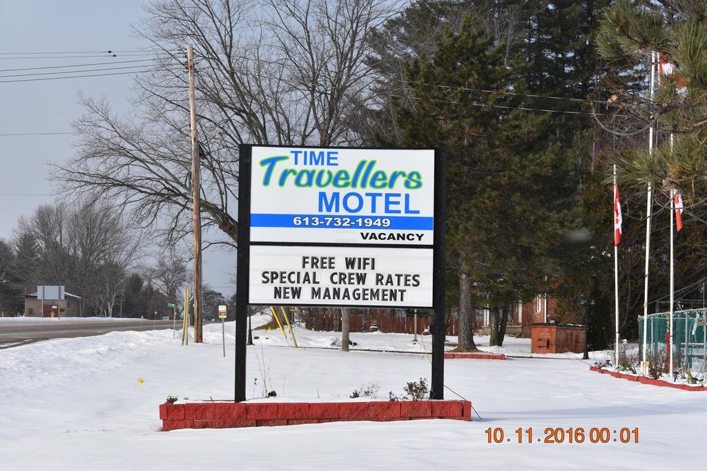 Time Travellers Motel Petawawa Ngoại thất bức ảnh